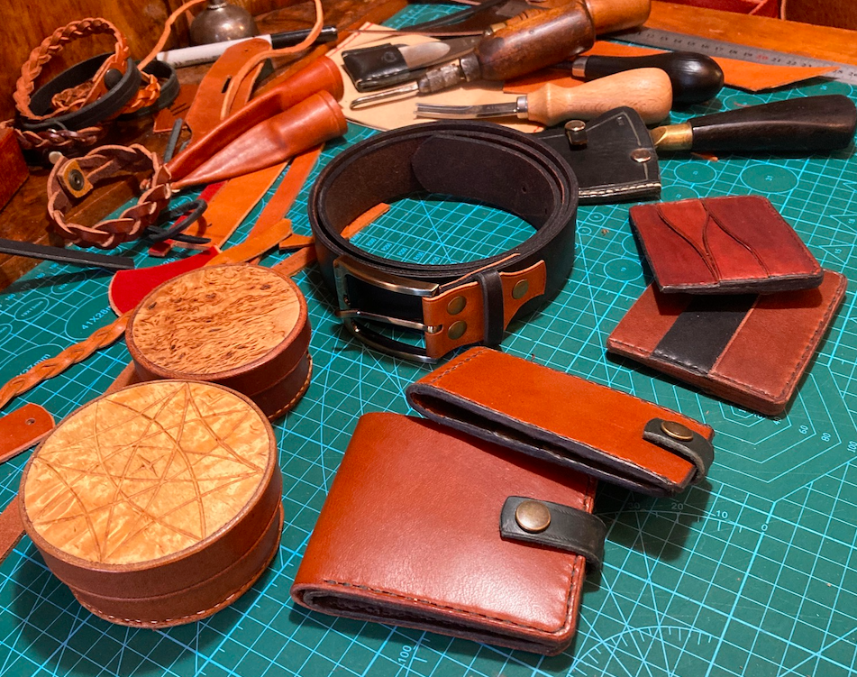Olika läderarbeten